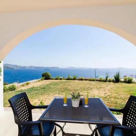 A&m - Studio With Terrace And Sea View Apartmán *